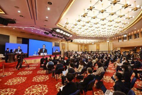 李克強(qiáng)：今年政府支出更多向民生領(lǐng)域傾斜，特別是義務(wù)教育和基本醫(yī)療